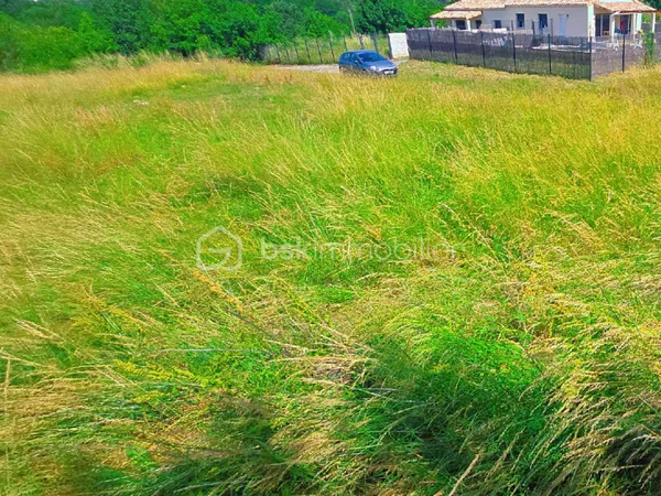 Terrain 816 m²