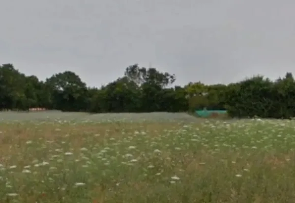 Terrain 371 m²