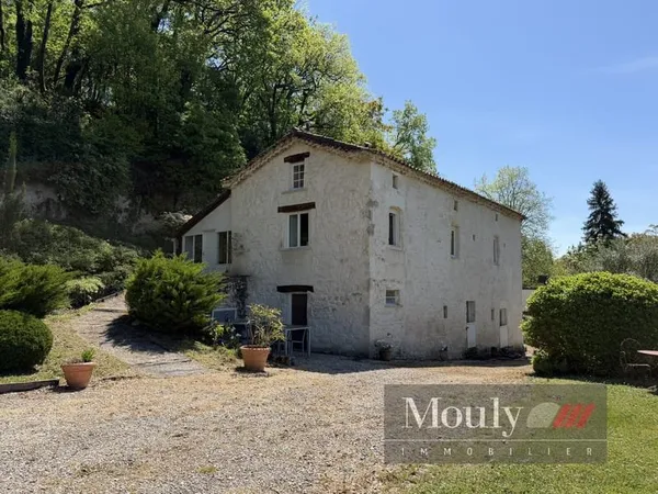 CHARMANTE MAISON DE CAMPAGNE AVEC VUES DOMINANTES COUCHER DE