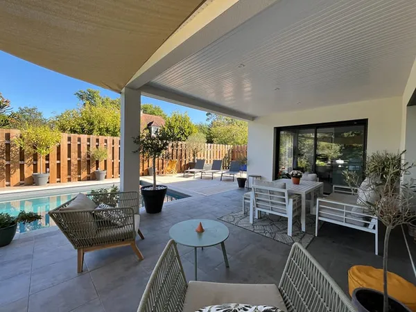 Maison contemporaine avec piscine à Marsac-sur-l'Isle 24430 - Confort et modernité assurés'
