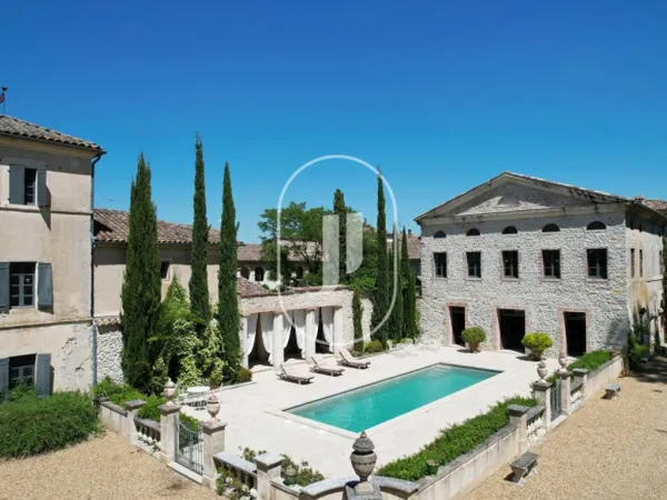 Exceptionnel château XVIIIème à vendre dans le Gard