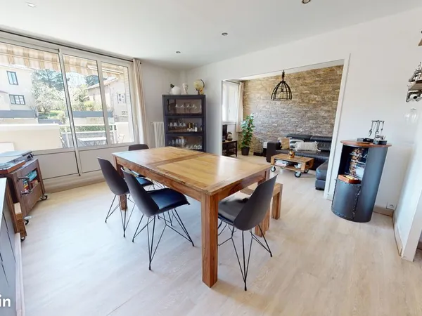 BEL APPARTEMENT TRAVERSANT 4 pièces dans une résidence familiale arborée- CALUIRE
