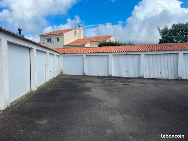 Parking/box 1 pièce 14 m²