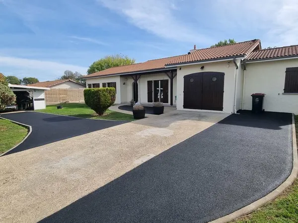 Maison de plain-pied 173 m²- 4 chambres, bureau, clim et jar