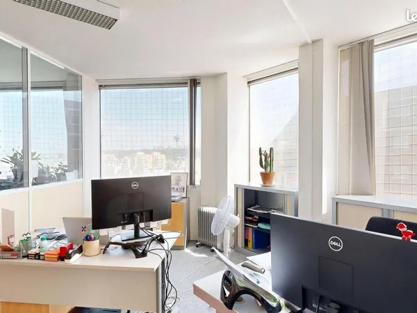 Bureaux 975 m²