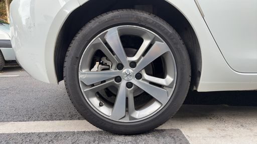 Peugeot 308 1.2 PureTech 130 - Allure – 2020 – 6964 km – Essence – Boîte Manuelle — photo 22