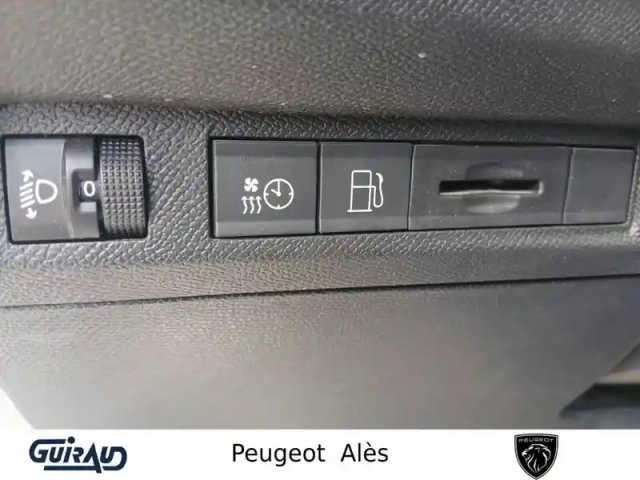 Peugeot 308 sw phev 180 e-eat8 — photo 16