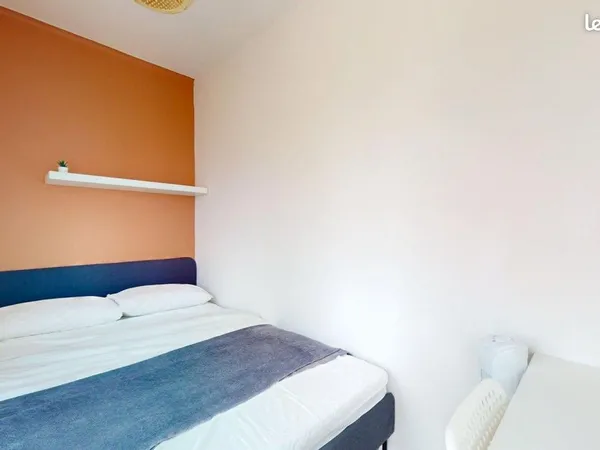 Chambre 5 pièces 64 m²