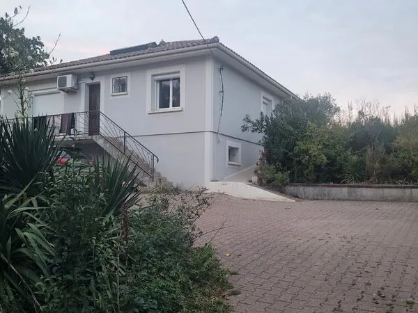 Superbe maison familiale avec piscine, pièce de vie de 60 m², 4 chambres et terrain de 2 000 m²