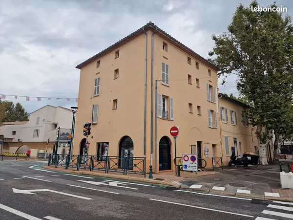 Local 50 m² La Garde