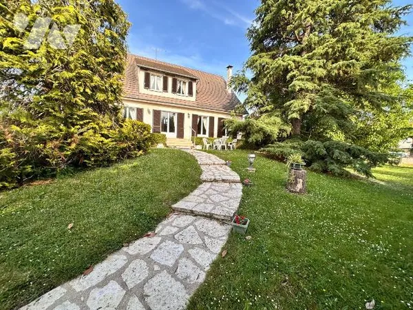 Maison 9 pièces 240 m²