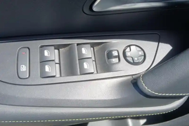 Peugeot 2008 puretech 130 s&amp;s eat8 — photo 33