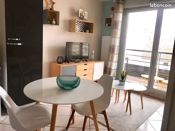 VILLEURBANNE - République - T2 meublé 34m2 - balcon - en étage - garage