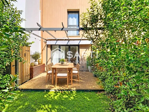 Maison récente en duplex avec jardin et terrasse