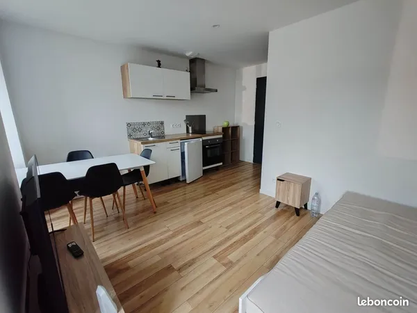 Joli T1 meublé centre-ville - LOYAT