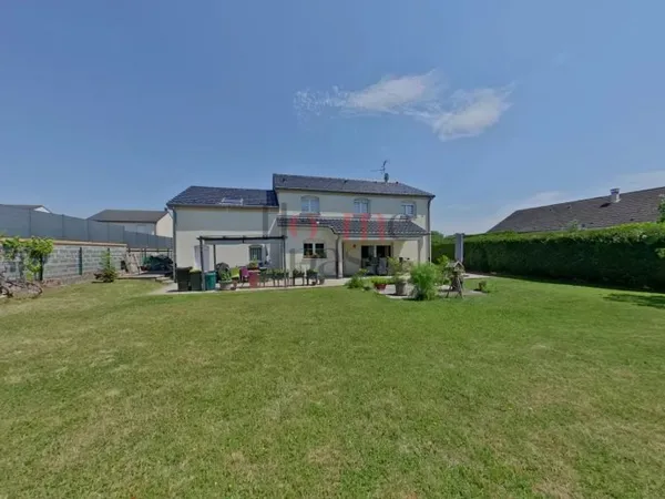 Maison 7 pièces 211 m²