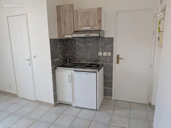 Studio. 1 pièce 140 m2