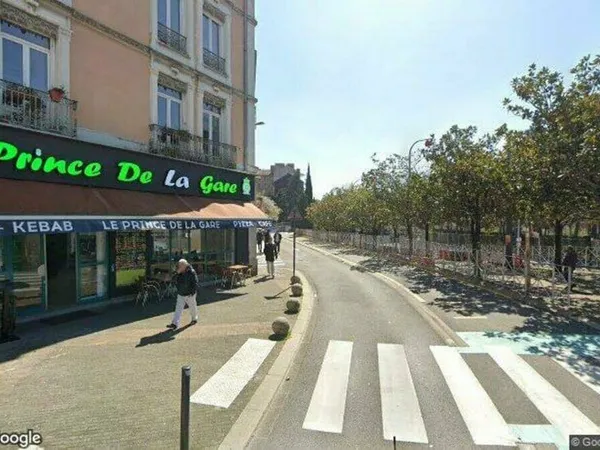 Local commercial 220 m²