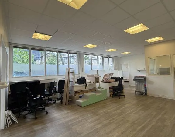 Local professionnel 173 m²