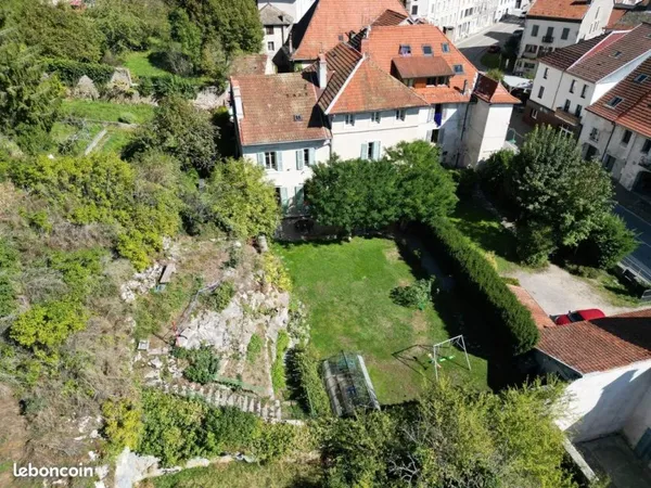Maison 11 pièces 313 m²