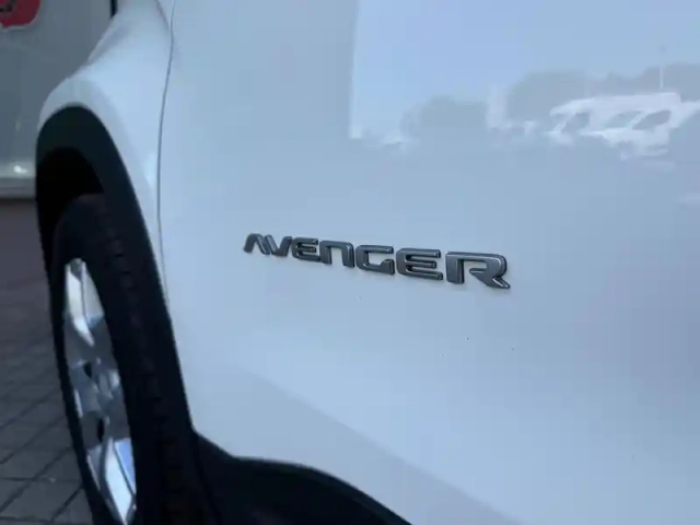 Jeep Avenger 1.2 turbo t3 100ch altitude — photo 6