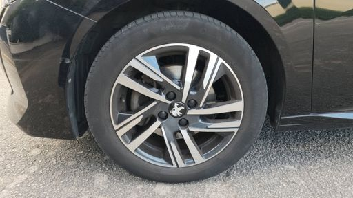 Peugeot 208 1.2 PureTech 100 - Allure – 2022 – 47629 km – Essence – Boîte Manuelle — photo 14