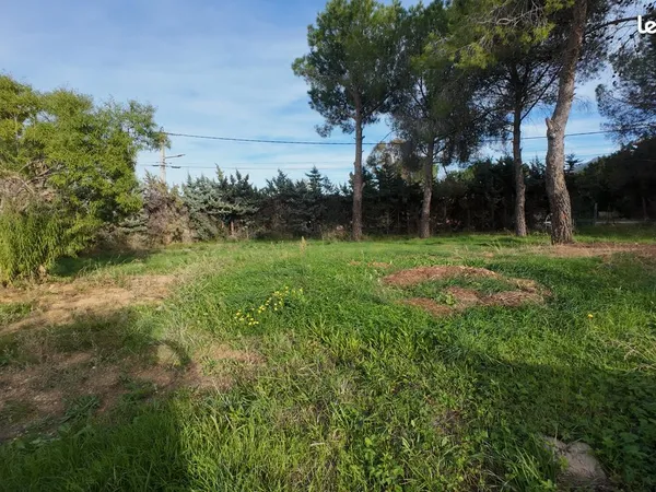 Terrain constructible viabilisé 600m2 hors lotissement