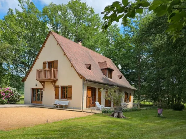 Propriété, maison, étang