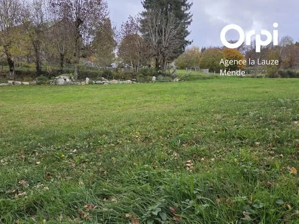 Terrain 921 m²