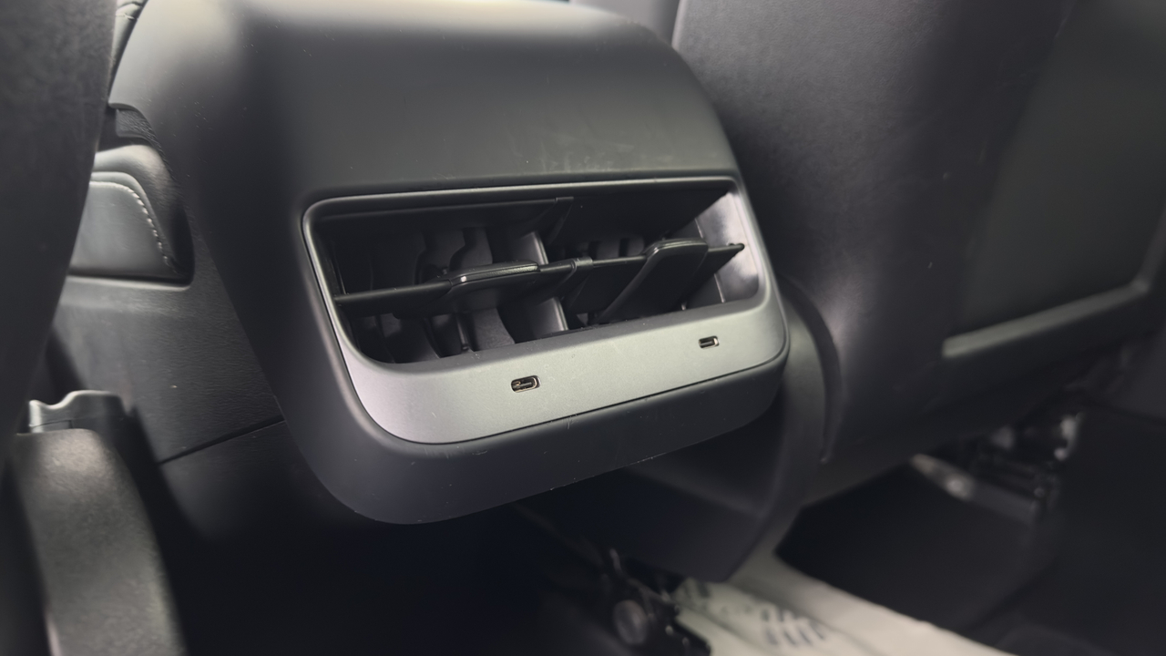 Tesla MODEL Y Standard RWD — photo 31