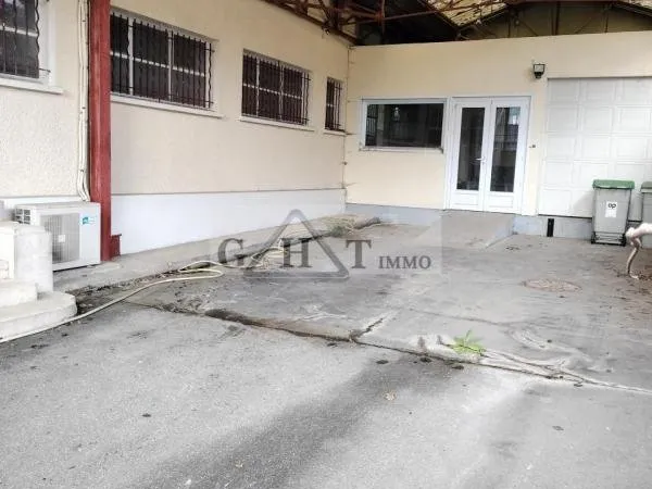 A VENDRE ENTREPOT BUREAUX 700 M²