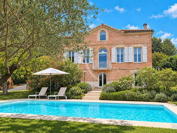 Maison 6 pièces 285 m²