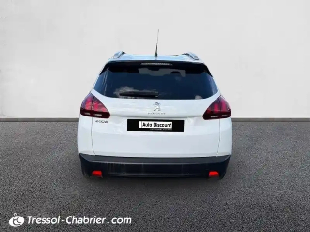 Peugeot 2008 puretech 82ch s&amp;s bvm5 signature — photo 17