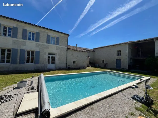 Maison 6 pièces avec piscine et dépendances