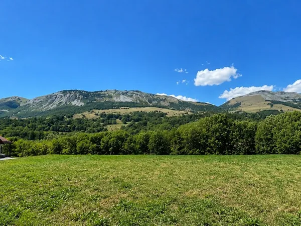 Terrain 854 m²