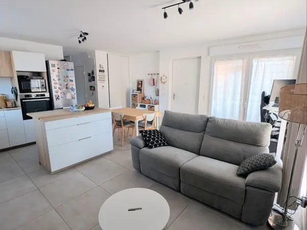 Bel appartement récent (2023) T3 de 61 m² avec grande terrasse - DOMÈNE