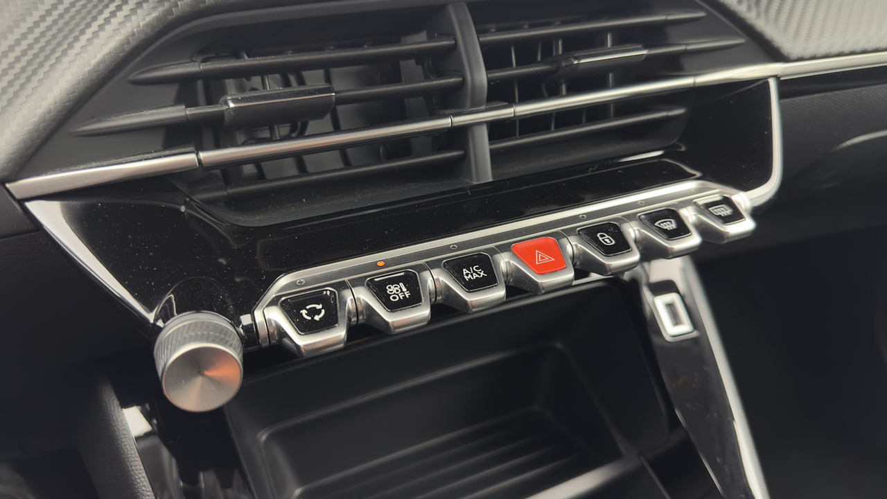 Peugeot 208 PureTech 100 S&amp;S EAT8 — photo 19