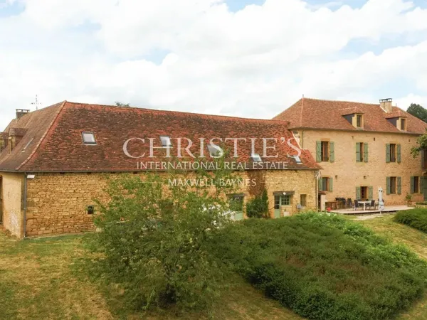 Bien plus qu'une demeure, un domaine de vie et d'accueil pleinem