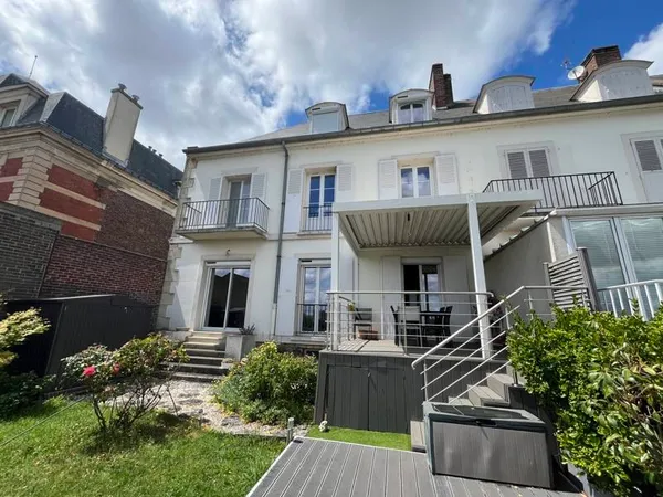 Maison 8 pièces 174 m²