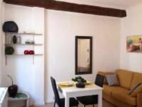 FURNISHED & AIR-CONDITIONED STUDIO IN THE HEART OF ANTIBES