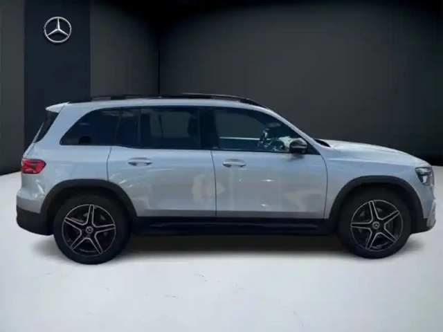 Mercedes Glb 200 d amg line — photo 26