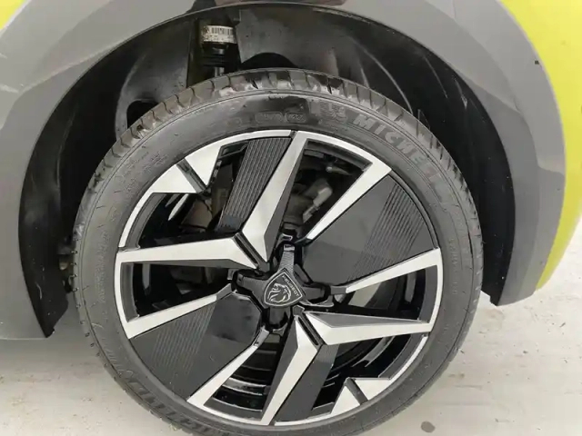 Peugeot 208 puretech 100 s&amp;s bvm6 — photo 16