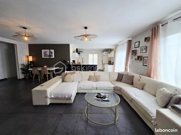 Studio 7 pièces 172 m²