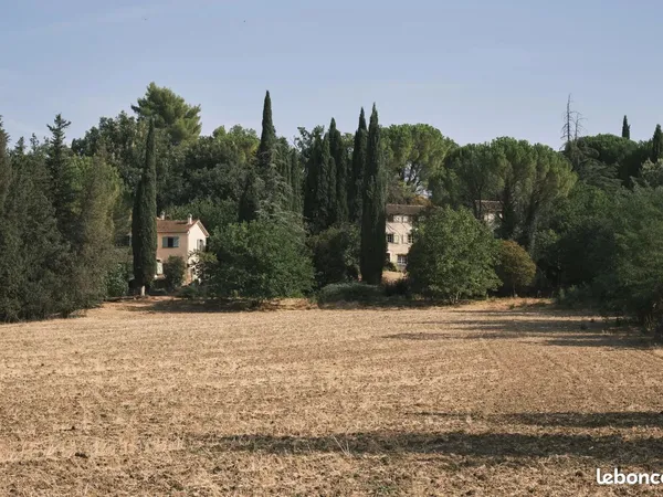 Maison 8 pièces 352 m²