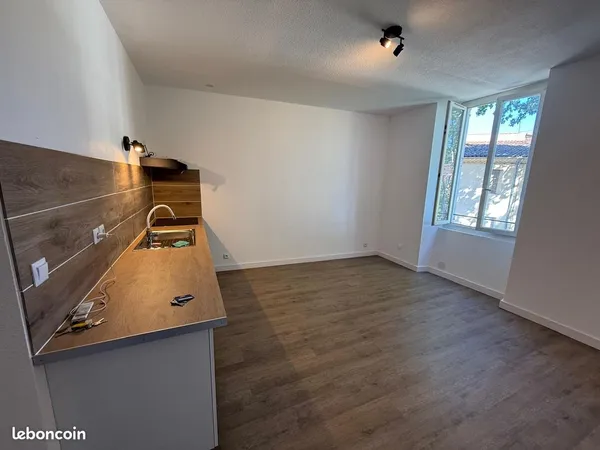 à louer - f3 rénové de 60 m² - climatisation - coeur de ganges