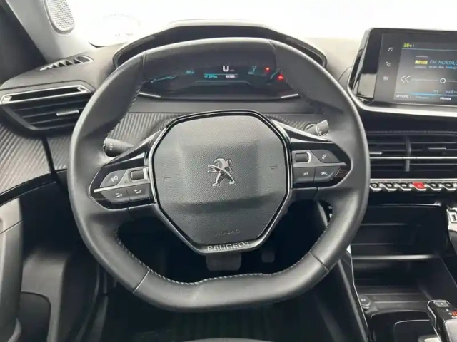 Peugeot 2008 electrique 136 ch — photo 9