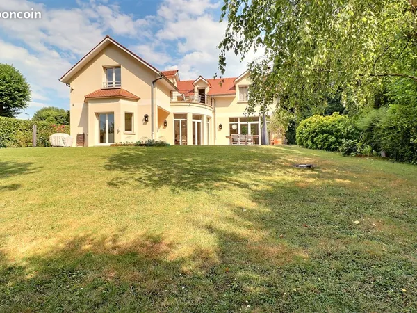 Maison 7 pièces 280 m²