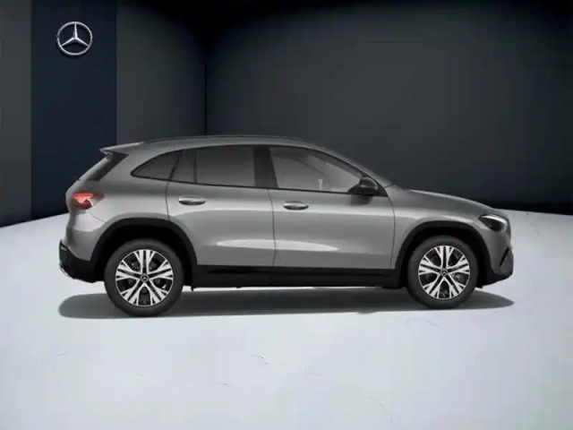 Mercedes Gla 200 d progressive line — photo 17