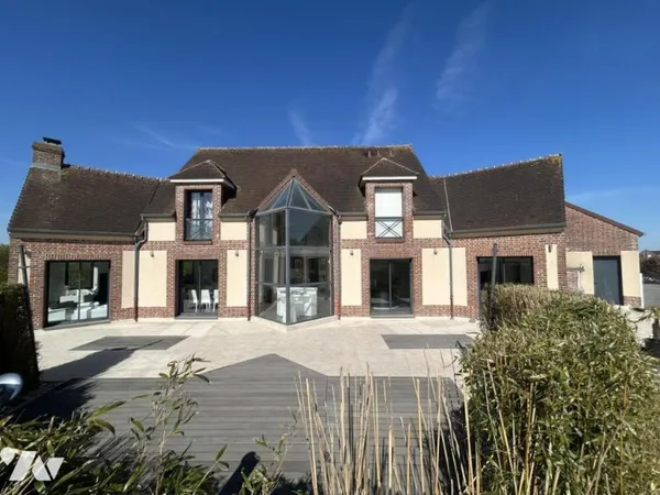 Maison 9 pièces 265 m²