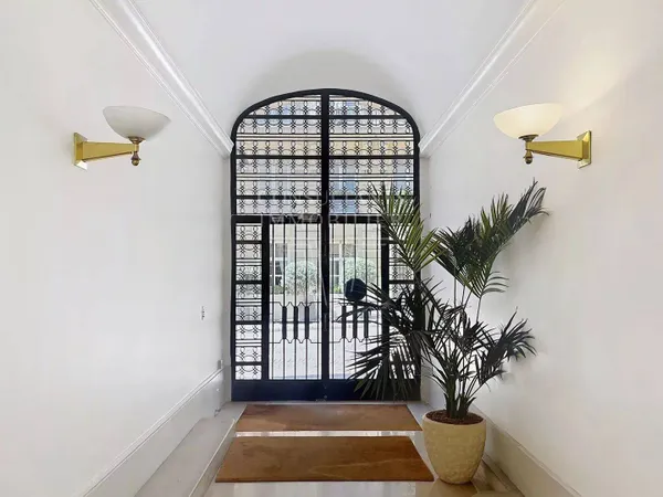 Local 7 pièces 155 m²